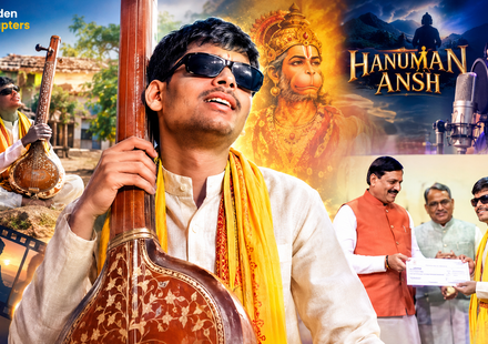 Hanuman Ansh singer Sunil Lodhi playing tambura and singing bhajan
